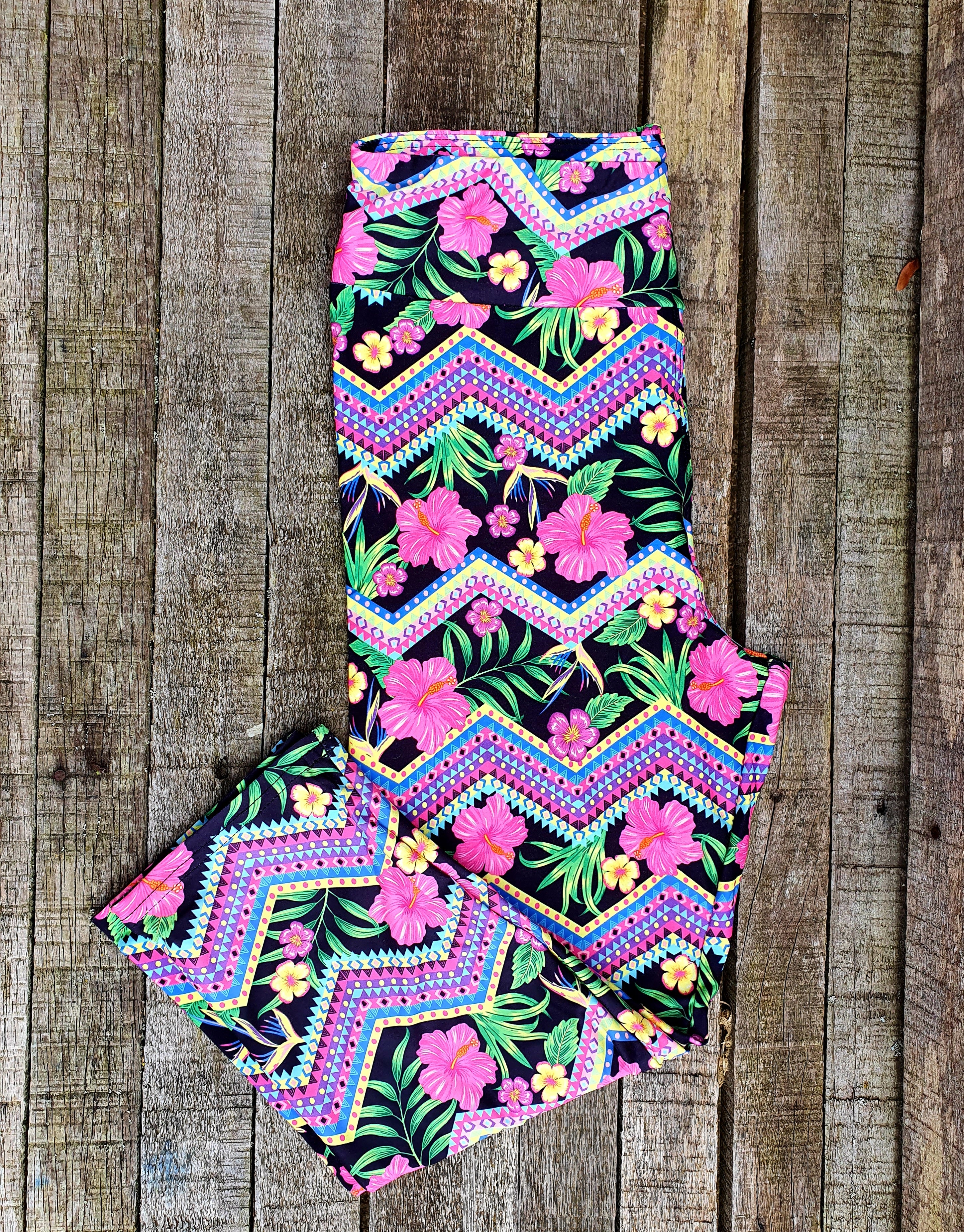 24/7 Capri Leggings – Aztec Flowers - Image 2